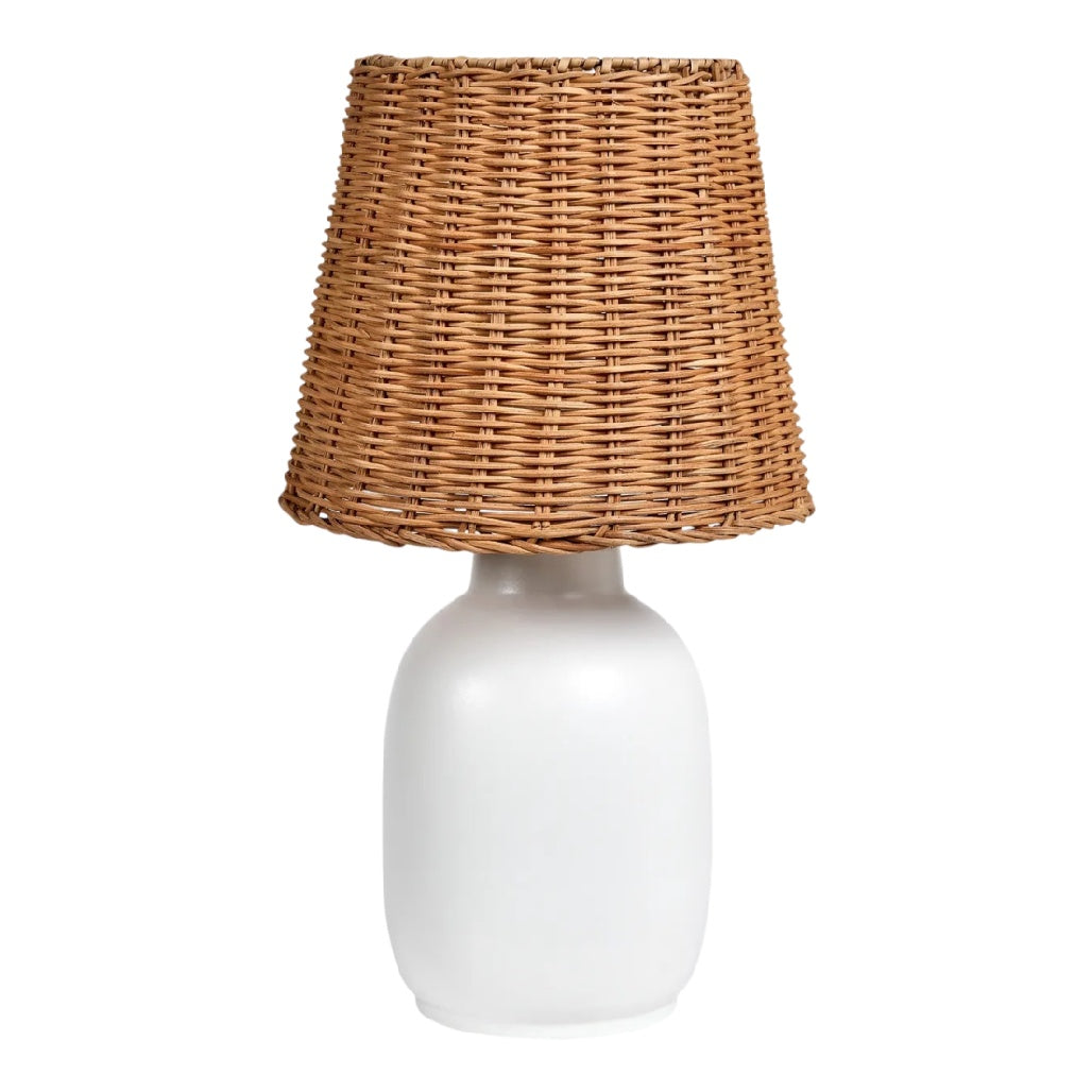 **Lampe moderne en céramique avec abat-jour en osier**